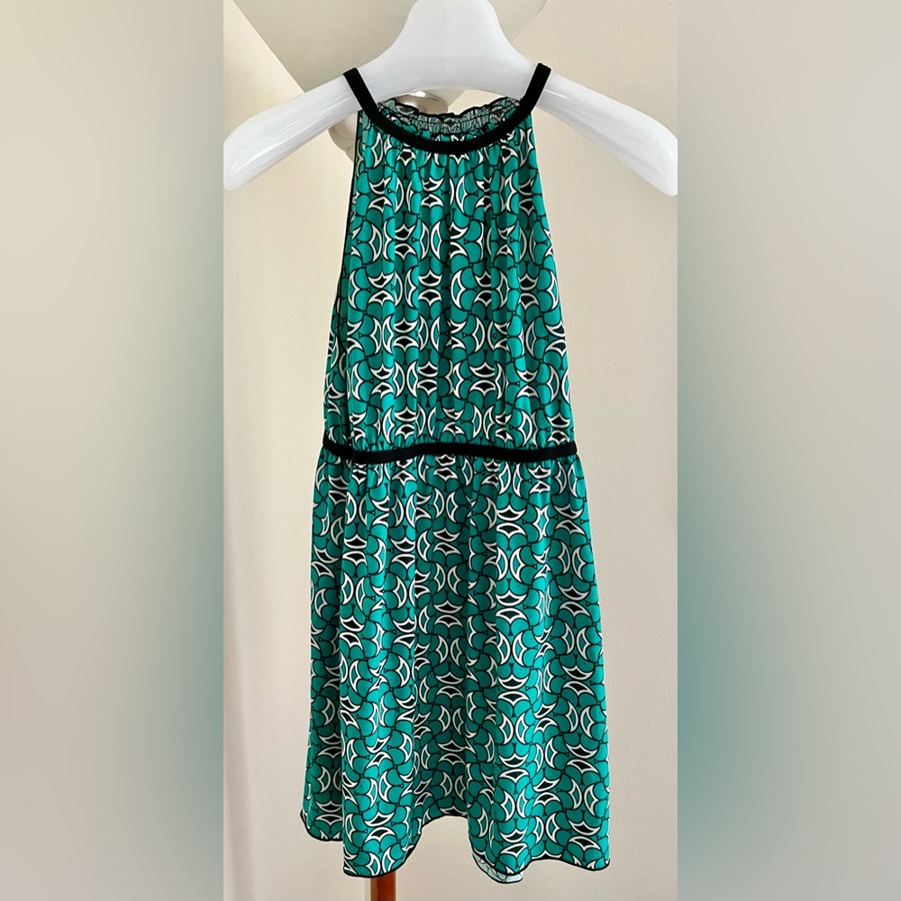Tunic top. Emerald green pattern. Super stretchy. Polyester. Size L.